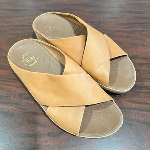 Fit Flop Flatform slide size 8 US size, Tan Latte Color